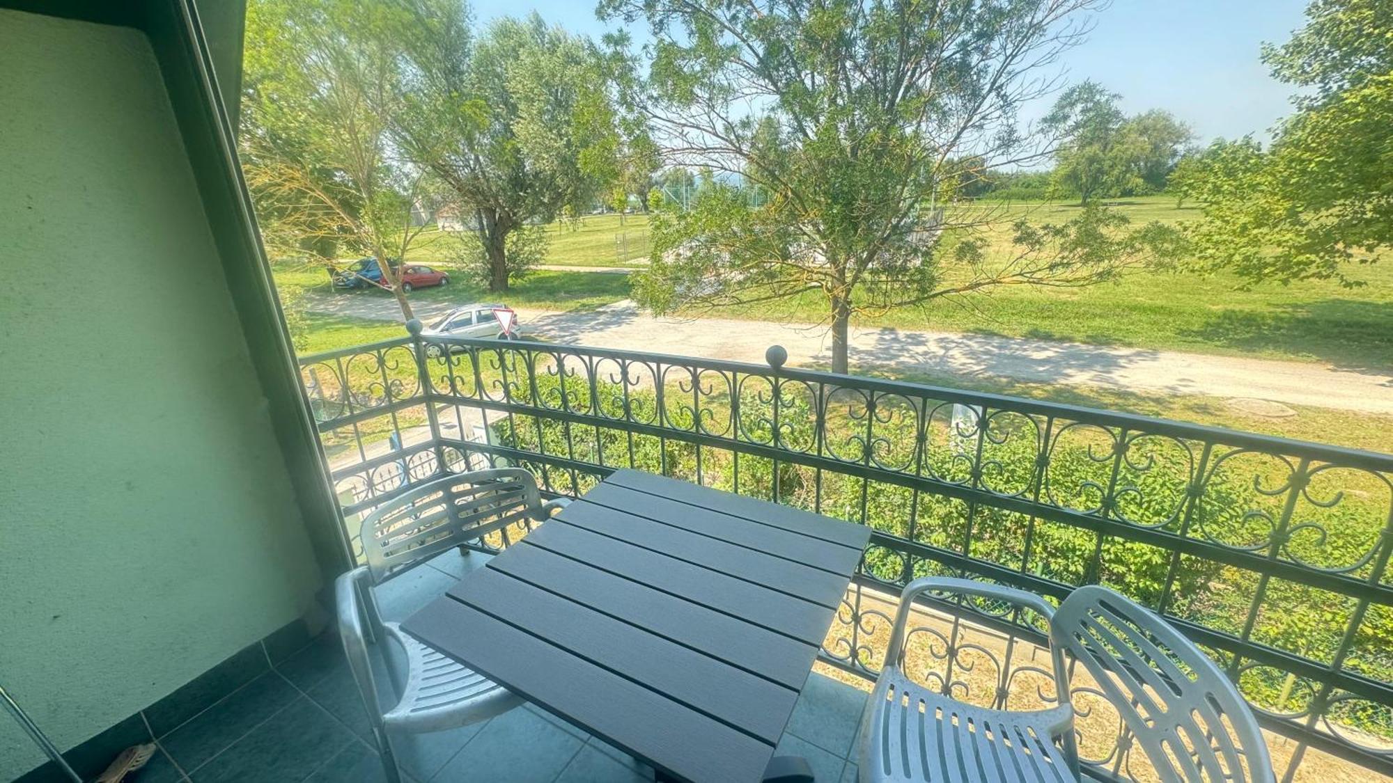 Zoeldhaz Apartament